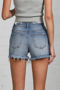 MID-RISE PREMIUM DISTRESSED SHORTS