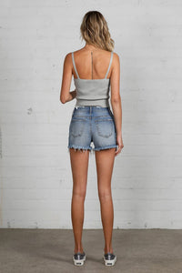 MID-RISE PREMIUM DISTRESSED SHORTS