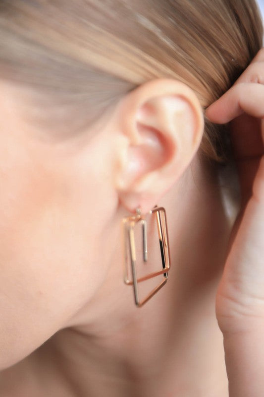 MINIMAL GOLD SQUARE CUT OUT EARRINGS - Ivy & Lane