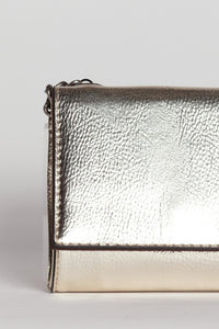 METALLIC CROSSBODY BAG - Ivy & Lane