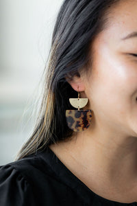 Harper Tortoise Earrings - Ivy & Lane