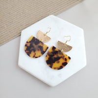 Harper Tortoise Earrings - Ivy & Lane