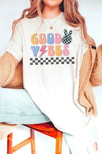 CHECKERED GOOD VIBES GRAPHIC TEE