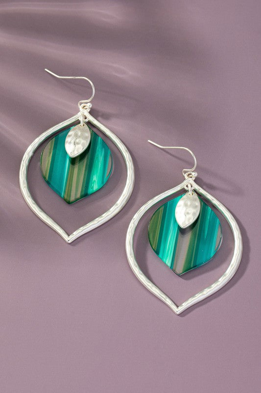 HAMMERED CASTING TEARDROP HOOP WITH RESIN EARRINGS - Ivy & Lane