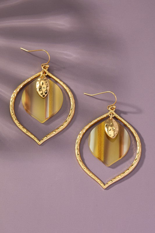 HAMMERED CASTING TEARDROP HOOP WITH RESIN EARRINGS - Ivy & Lane