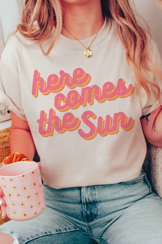 HERE COMES THE SUN GRAPHIC T-SHIRT