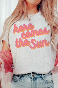 HERE COMES THE SUN GRAPHIC T-SHIRT