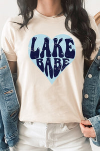 Lake Babe in Heart Water Vacation Graphic Tee