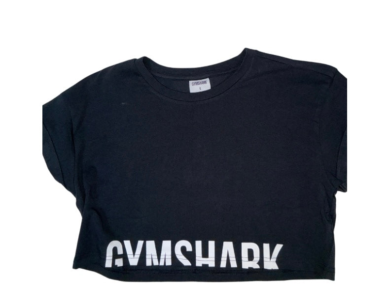 Gymshark women's crop top with front spellout and back logo – stylish gymwear – Ivy & Lane
