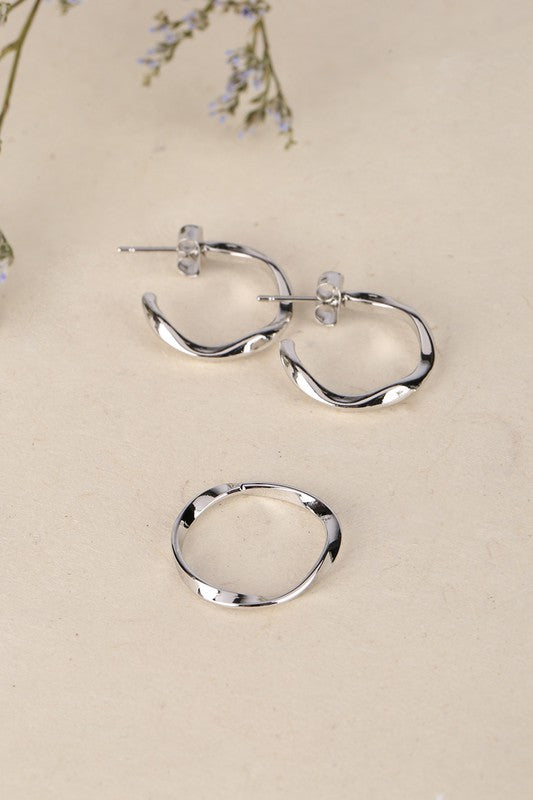 Ripple Ring And Earring Set - Silver By Ivy & Lane