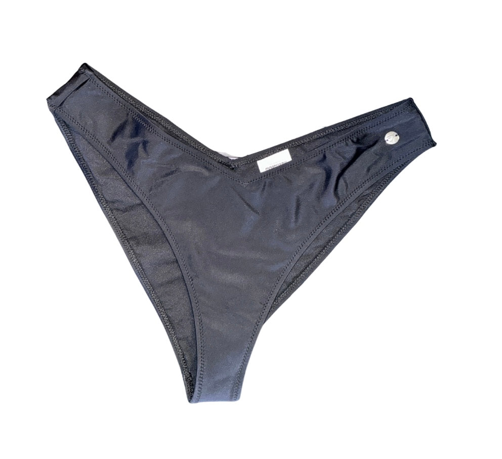 Gymshark V-shaped bikini bottoms in sporty fit – beach swimwear for women – Ivy & Lane