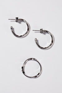 Ripple Ring And Earring Set - Silver By Ivy & Lane